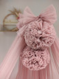 Ciel de lit en tulle vieux rose avec pompons pour bébé