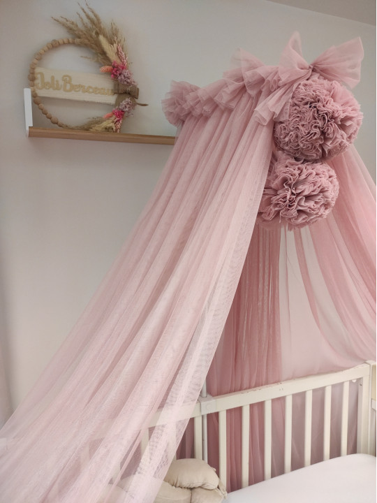 Ciel de lit en tulle vieux rose avec pompons pour bébé