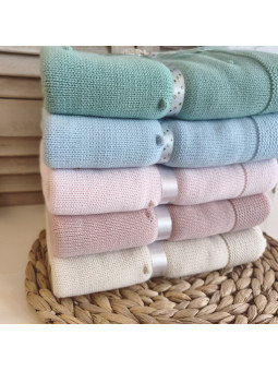 Couverture en maille beige...